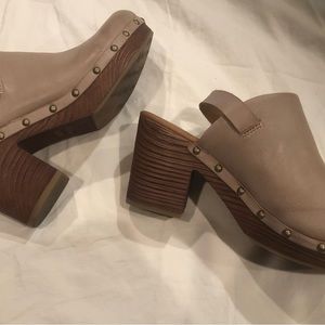 Korks clogs tan beige ankle strap women’s sz 8 shoes heel